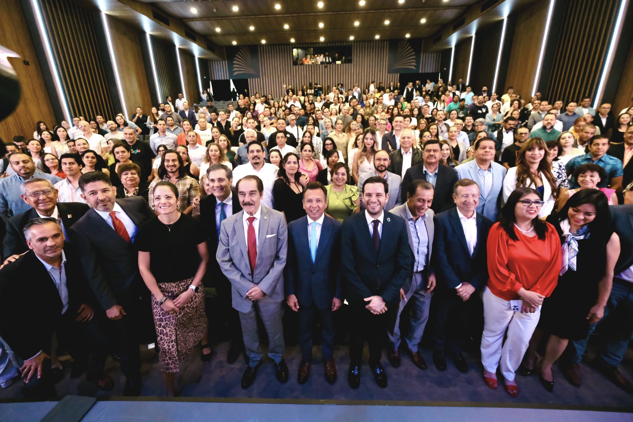 Capacitan a más de mil docentes jaliscienses en el uso de Inteligencia ...